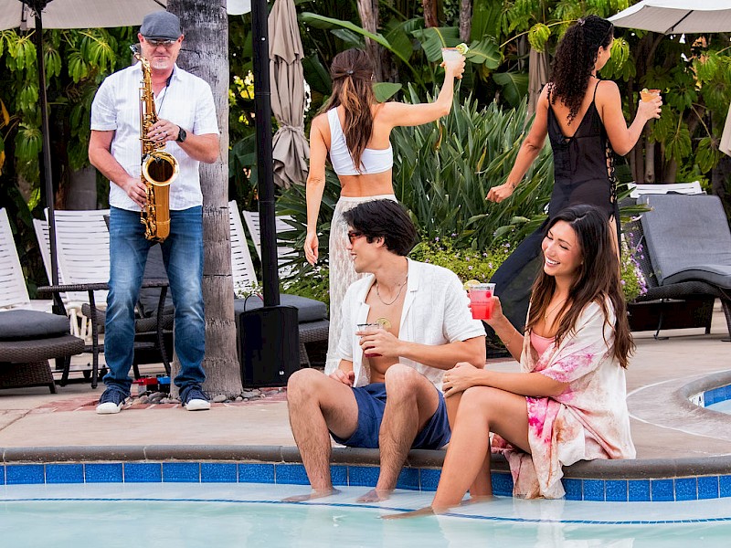 Sunset Sounds featuring Cyamak Ashtiani